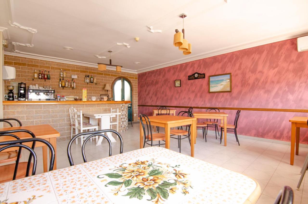 Hostal Manolo Garrucha Exteriör bild