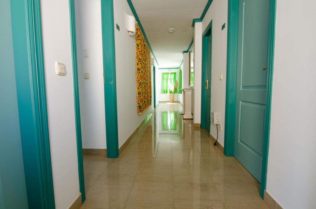Hostal Manolo Garrucha Exteriör bild